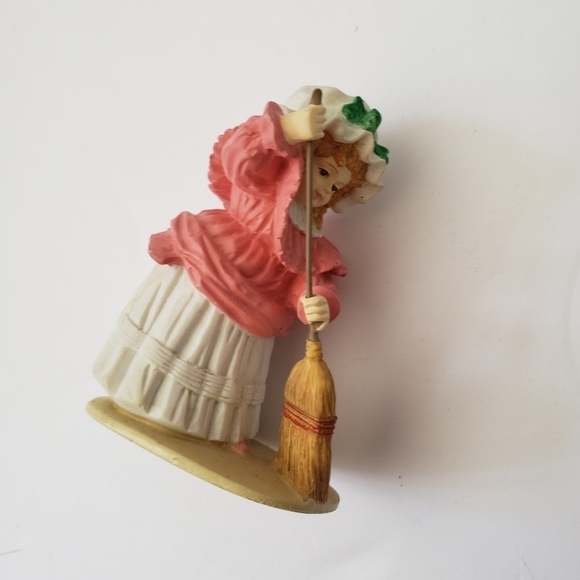 Maud Humphrey Bogart Cleaning House Figure 1991 Hamilton Gifts H5611 8520 H - Picture 1 of 7